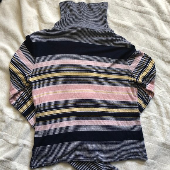 Retro Prince & Fox Cropped Turtleneck - Picture 3 of 5